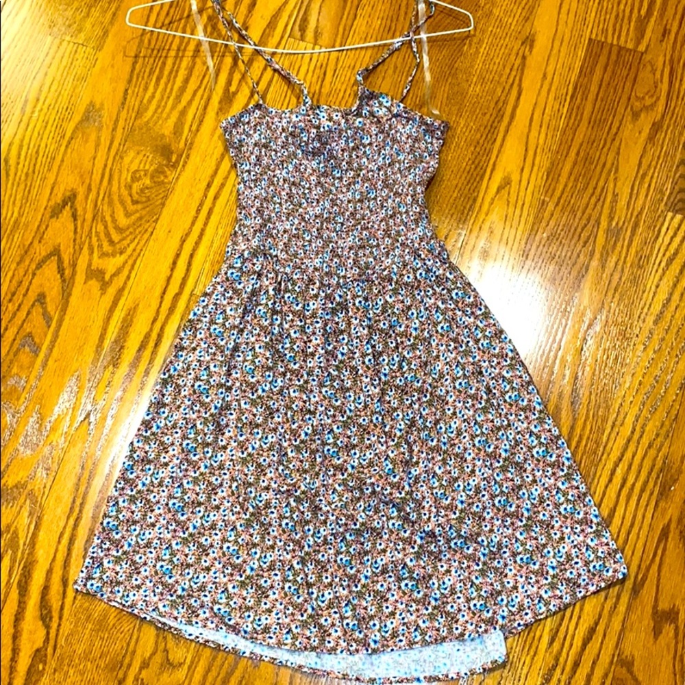 Spaghetti strap, tying, open-back floral dress